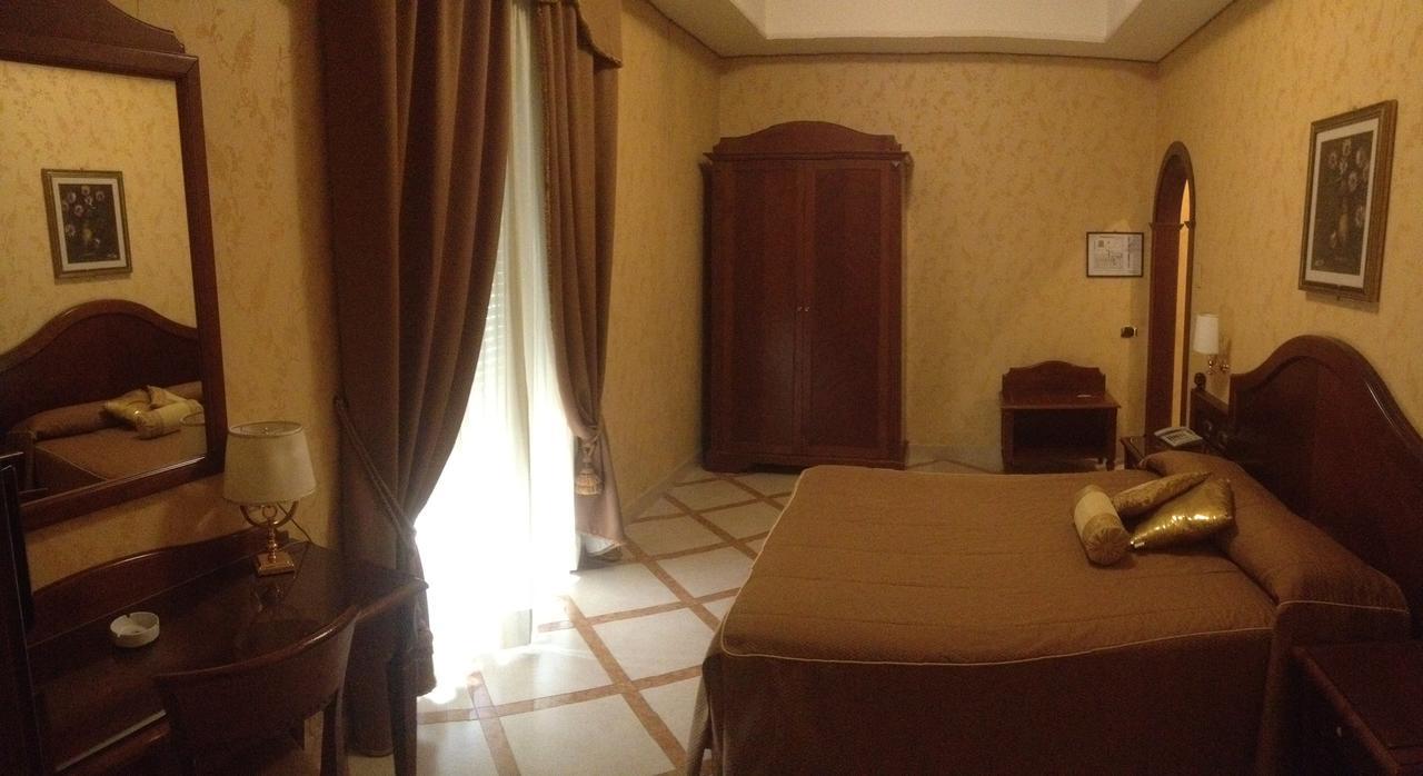 Hotel Al Boschetto Castel Volturno Exterior foto