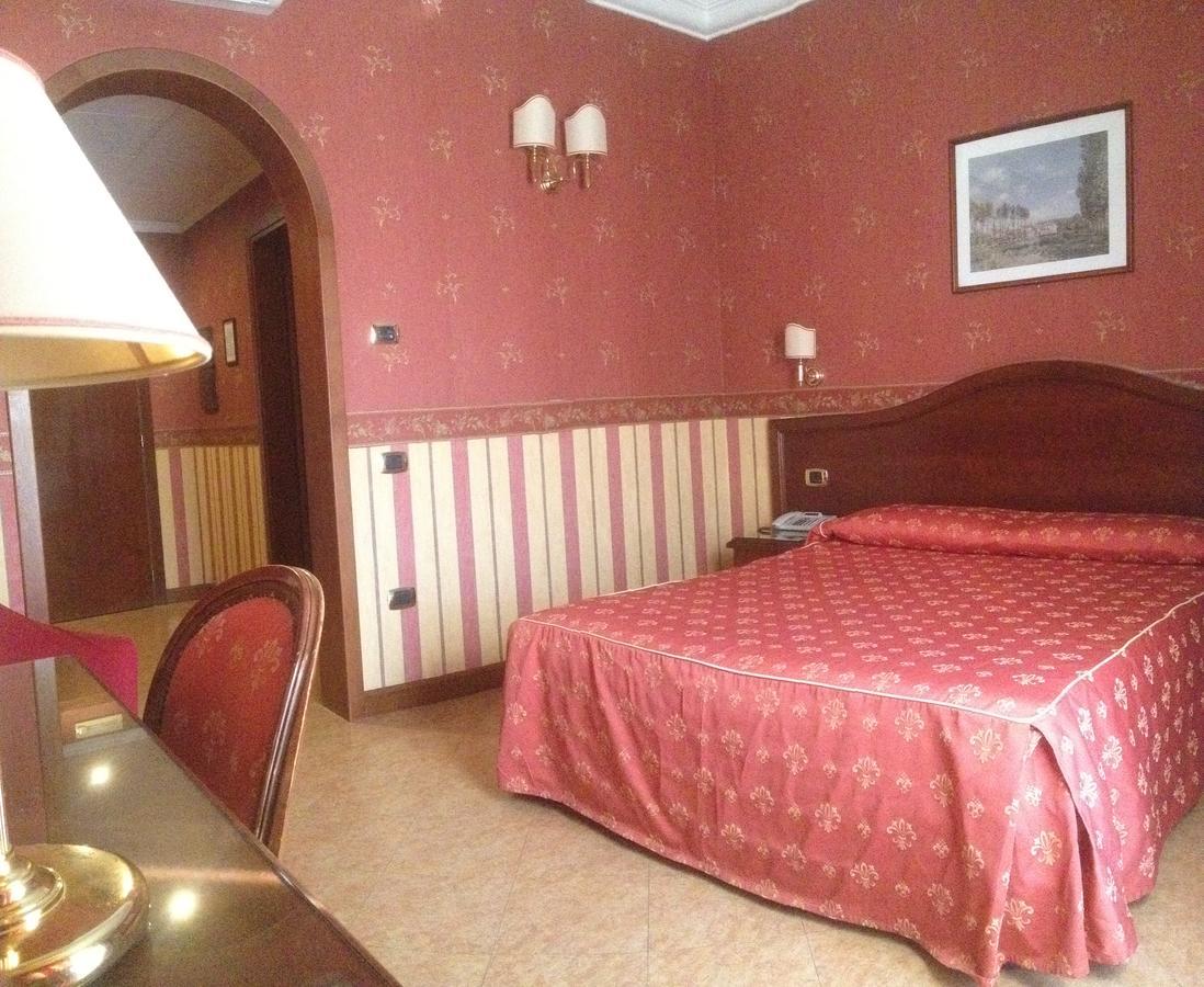 Hotel Al Boschetto Castel Volturno Exterior foto