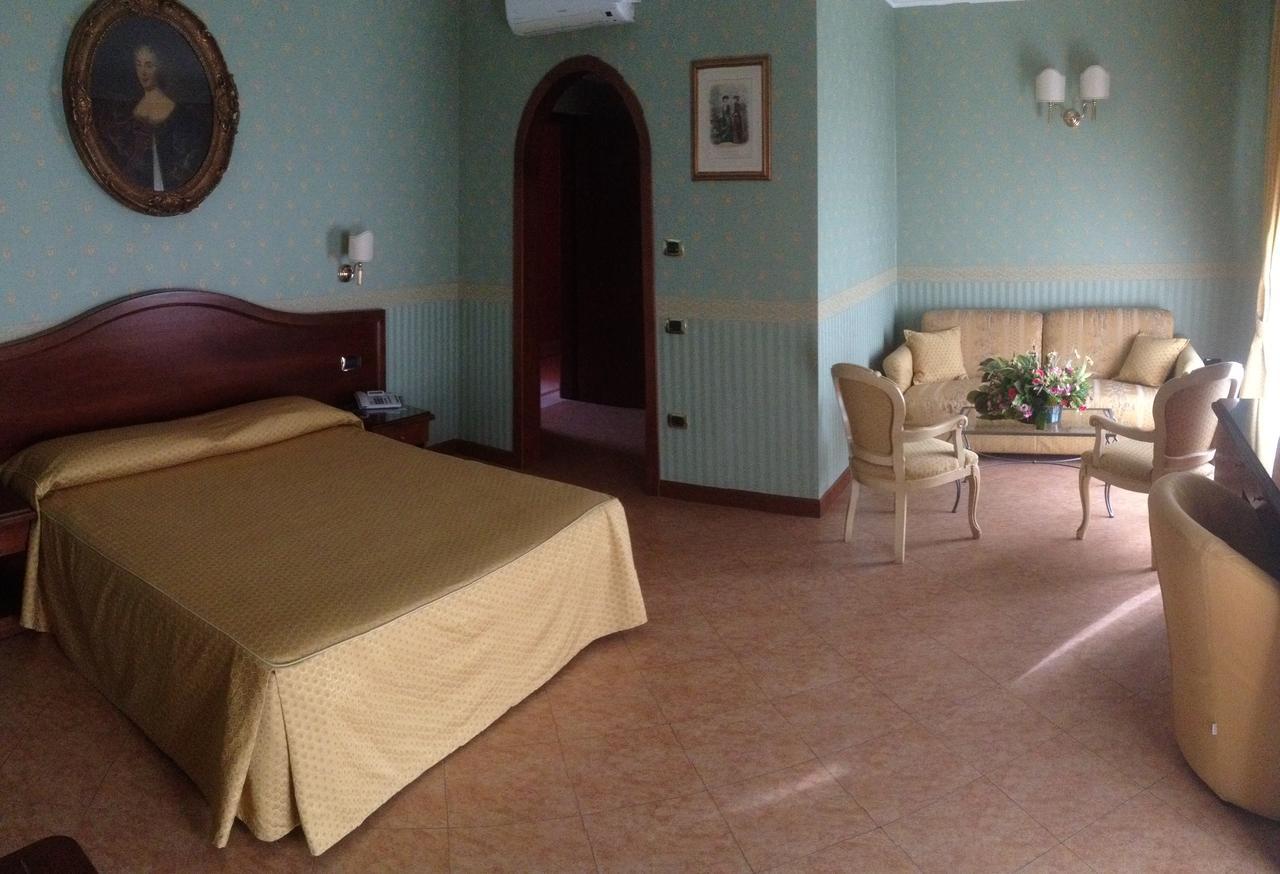 Hotel Al Boschetto Castel Volturno Exterior foto